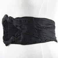 Left side view of the cummerbund