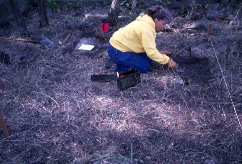 1990 Moffett house excavation-student